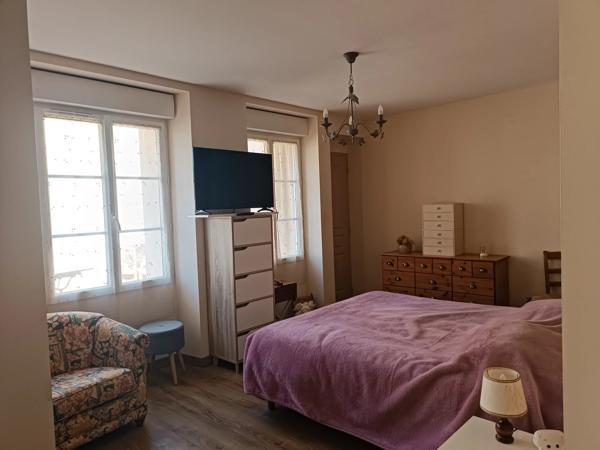Maison de village rénovée – 4 chambres + grange aménageable – Proche Montmorillon