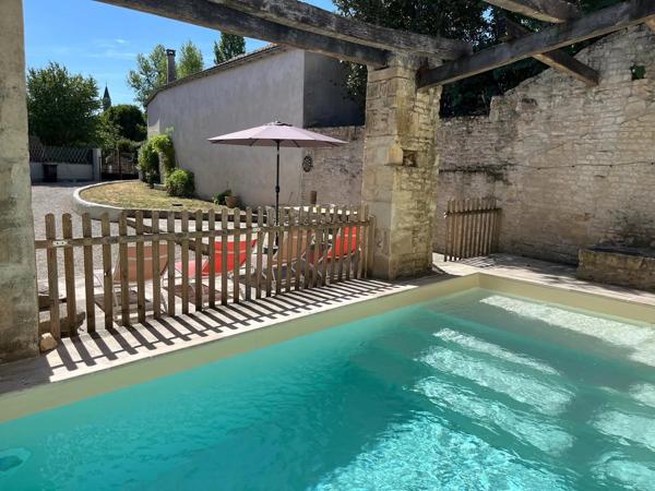 Charmante maison en pierre avec trois chambres et deux salles de bains