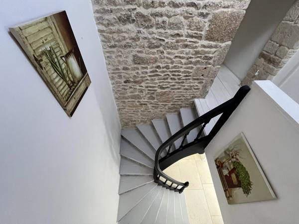 Charmante maison en pierre avec trois chambres et deux salles de bains