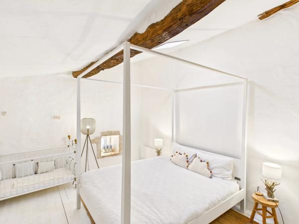 Charmante maison en pierre avec trois chambres et deux salles de bains