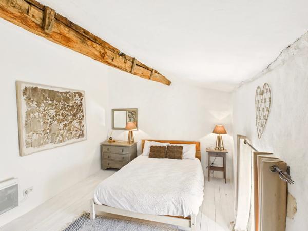 Charmante maison en pierre avec trois chambres et deux salles de bains