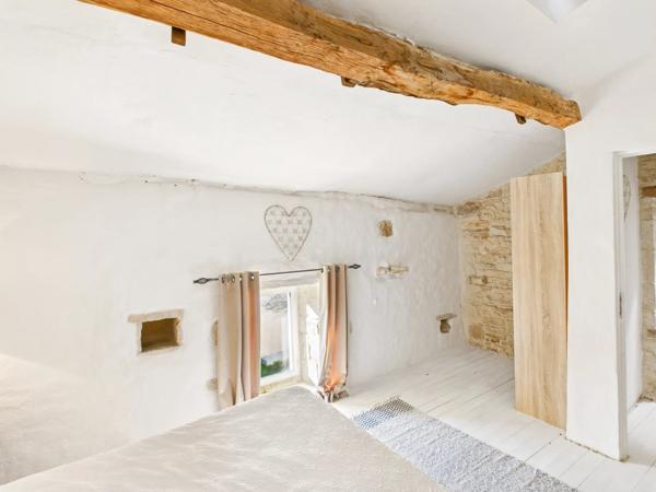 Charmante maison en pierre avec trois chambres et deux salles de bains