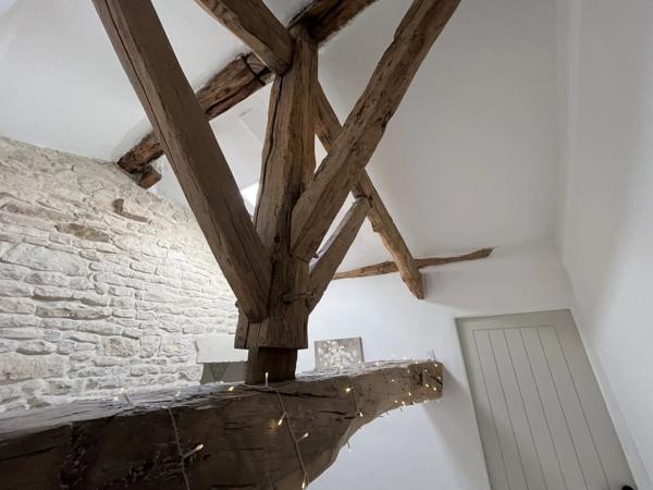 Charmante maison en pierre avec trois chambres et deux salles de bains