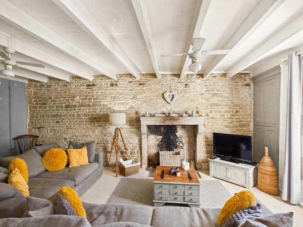 Charmante maison en pierre avec trois chambres et deux salles de bains
