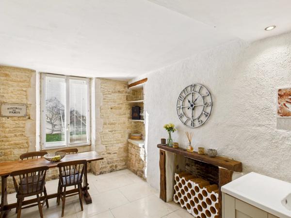 Charmante maison en pierre avec trois chambres et deux salles de bains