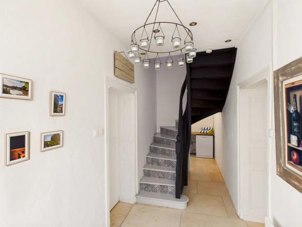 Charmante maison en pierre avec trois chambres et deux salles de bains