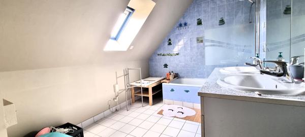 Le Verger (35160) Belle maison d'habitation de type 5 pièces