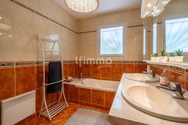 Maison de 134 m² sur une parcelle de 1,7 hectares.