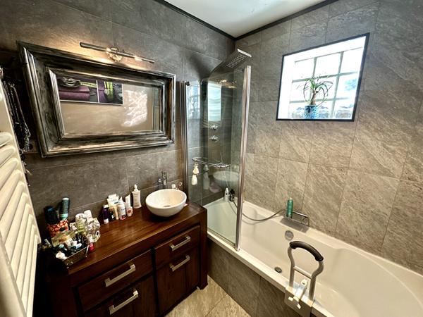 MAISON 5 PIÈCES DE PLAIN-PIED AVEC SOUS-SOL TOTAL