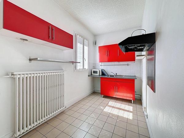 Appartement avec extérieur et stationnement – Quartier des Écrivains à 10 min de la gare