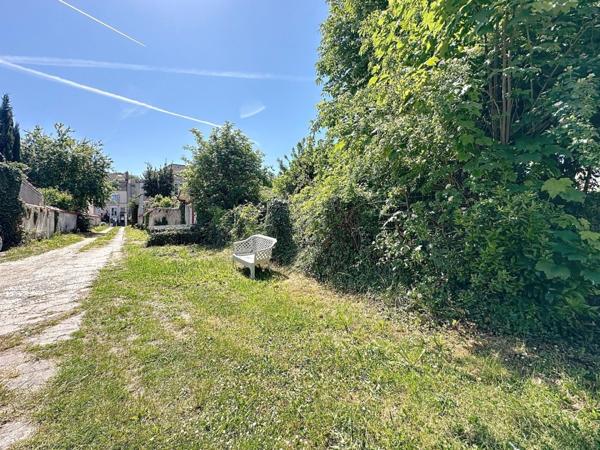 Appartement avec extérieur et stationnement – Quartier des Écrivains à 10 min de la gare