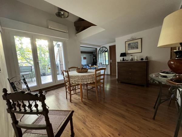 Appartement avec parking et terrasse dans une résidence sécurisée, à proximité du centre-ville d'Aix-en-Provence
