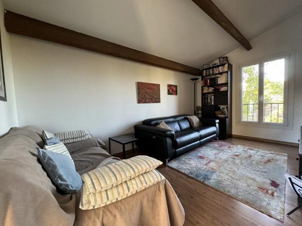 Appartement avec parking et terrasse dans une résidence sécurisée, à proximité du centre-ville d'Aix-en-Provence