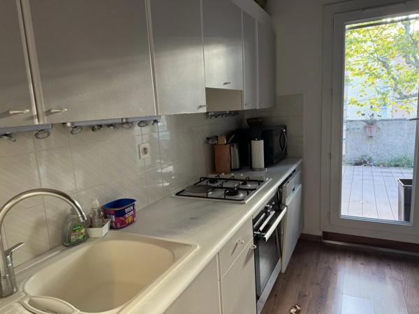Appartement avec parking et terrasse dans une résidence sécurisée, à proximité du centre-ville d'Aix-en-Provence