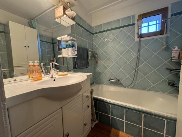 Appartement avec parking et terrasse dans une résidence sécurisée, à proximité du centre-ville d'Aix-en-Provence