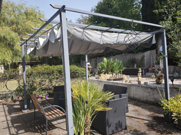 Maison individuelle avec garage et grand jardin