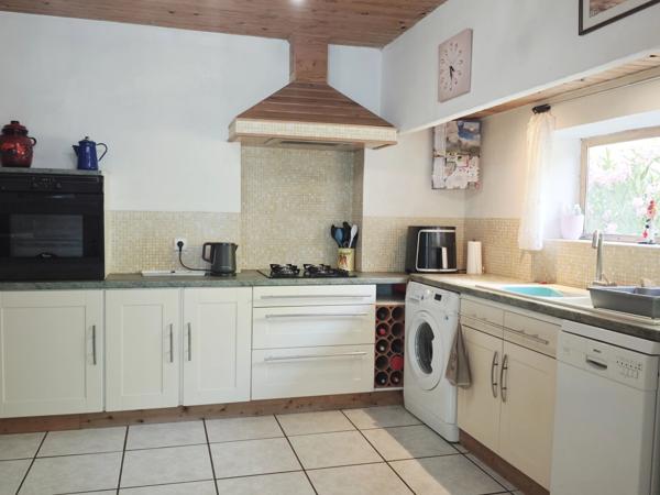 Maison individuelle avec garage et grand jardin