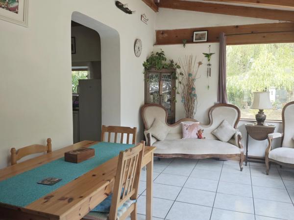 Maison individuelle avec garage et grand jardin