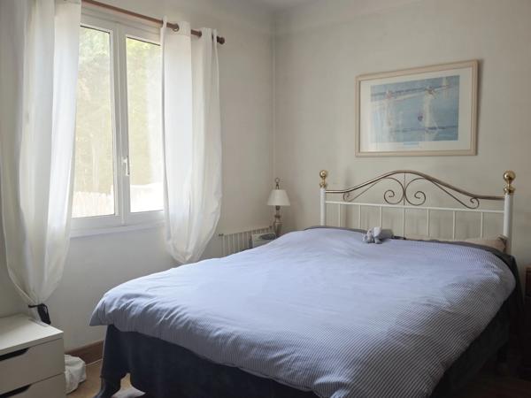Maison individuelle avec garage et grand jardin