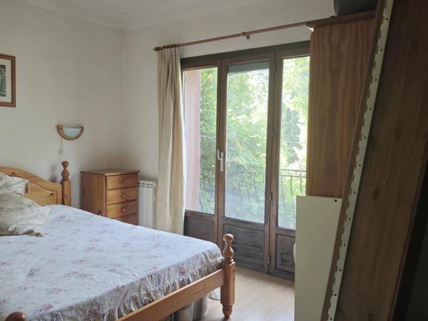 Maison individuelle avec garage et grand jardin