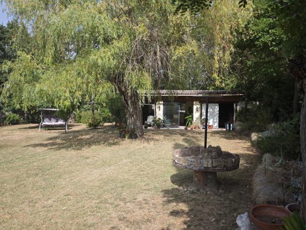 Maison individuelle avec garage et grand jardin