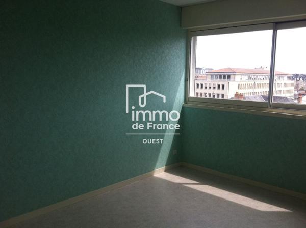 A LOUER  PENTAGONE QUARTIER  Hôtel du département Appartement La Roche Sur Yon 2 pièce(s) 50.94 m2