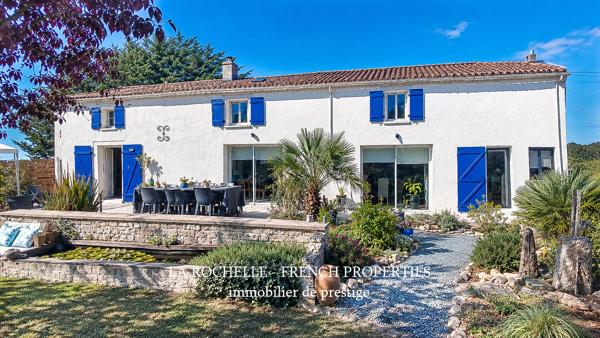 Maison de caractère de 190 m² avec piscine, dépendances et activité d'hôte — Marais Poitevin
