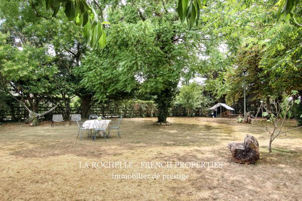 Maison de caractère de 190 m² avec piscine, dépendances et activité d'hôte — Marais Poitevin