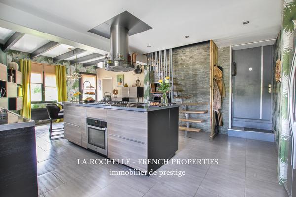 Maison de caractère de 190 m² avec piscine, dépendances et activité d'hôte — Marais Poitevin