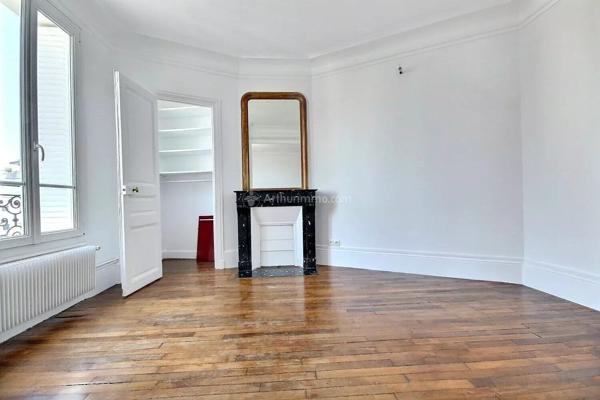 Vente                                                      Appartement
                        
                     3 pièces                      53 m2                     à Asnières-sur-Seine