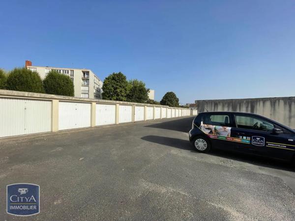 Parking à louer Tours (37100)