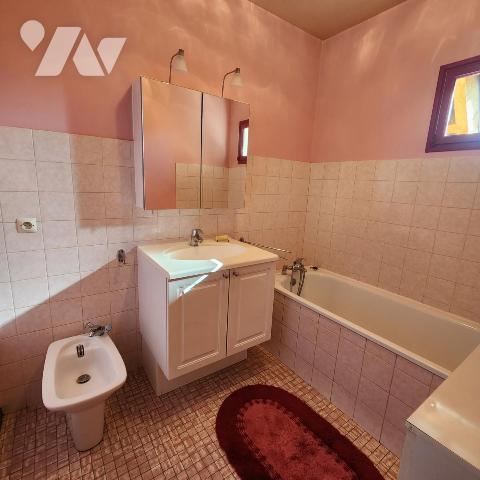 Charmante maison mitoyenne avec jardin et garage 