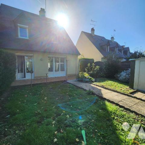 Charmante maison mitoyenne avec jardin et garage 