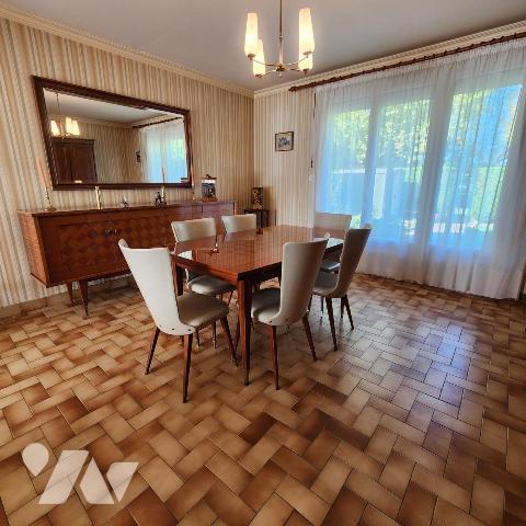 Charmante maison mitoyenne avec jardin et garage 