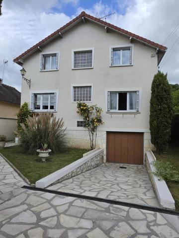 Vente                                                      Maison
                        
                     6 pièces                      131 m2                     à Luzarches