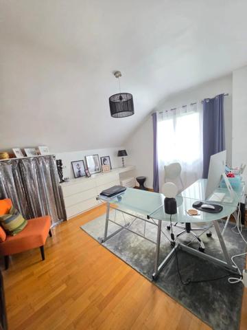 Vente                                                      Maison
                        
                     6 pièces                      131 m2                     à Luzarches
