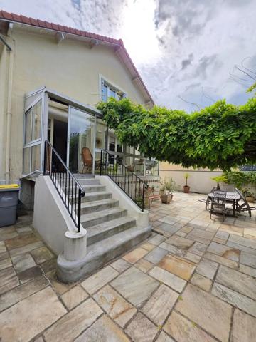 Vente                                                      Maison
                        
                     6 pièces                      131 m2                     à Luzarches