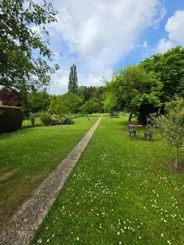 Vente                                                      Maison
                        
                     6 pièces                      131 m2                     à Luzarches