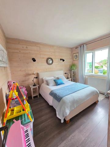 Vente                                                      Maison
                        
                     6 pièces                      131 m2                     à Luzarches