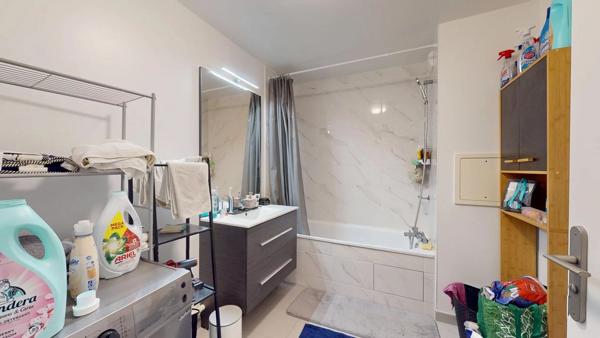 Location                                                      Appartement
                        
                     2 pièces                      46 m2                     à Savigny-le-Temple