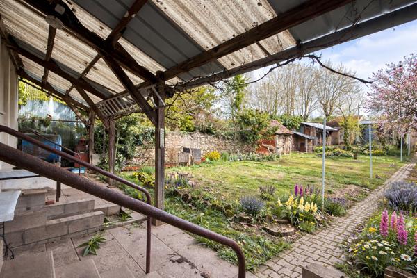 Charmante maison avec jardin et dépendances – Beau potentiel