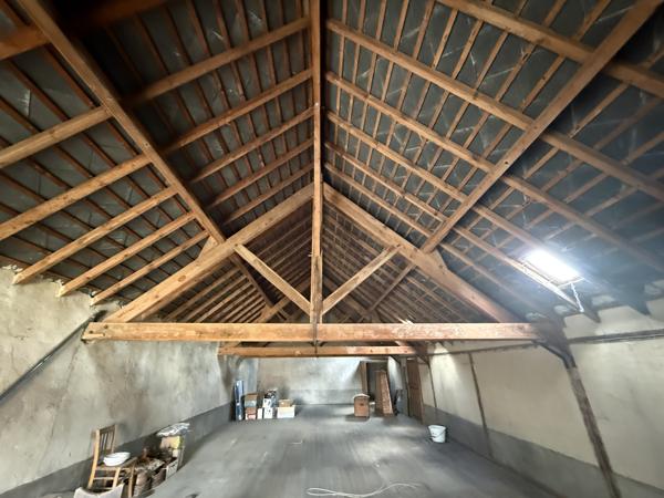 Charmante maison avec jardin et dépendances – Beau potentiel