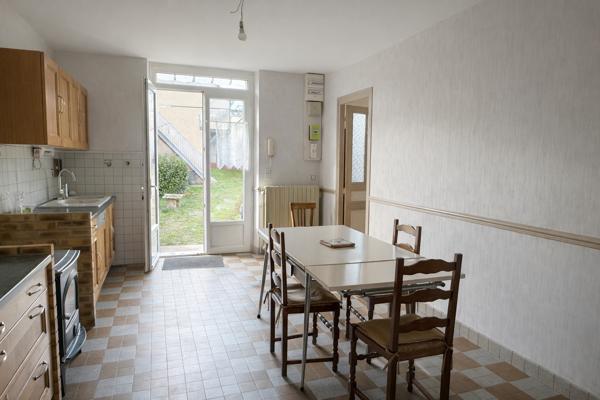 Charmante maison avec jardin et dépendances – Beau potentiel