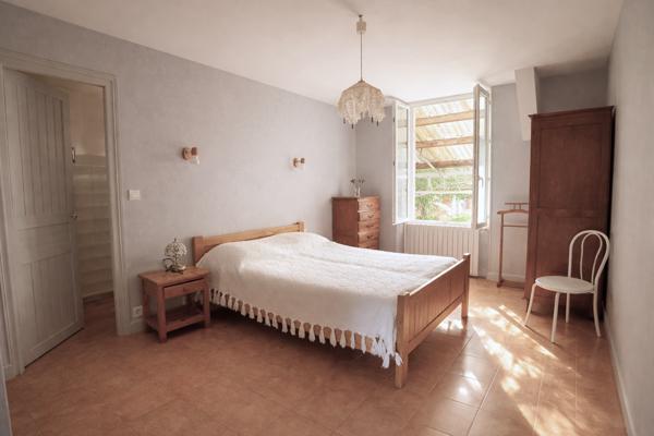 Charmante maison avec jardin et dépendances – Beau potentiel
