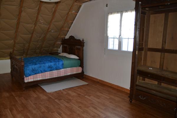 Plestin-les-Grèves (22310) Plestin les grèves bourg, maison plain pied plus étage, trois chambres, terrain clos avec garage.