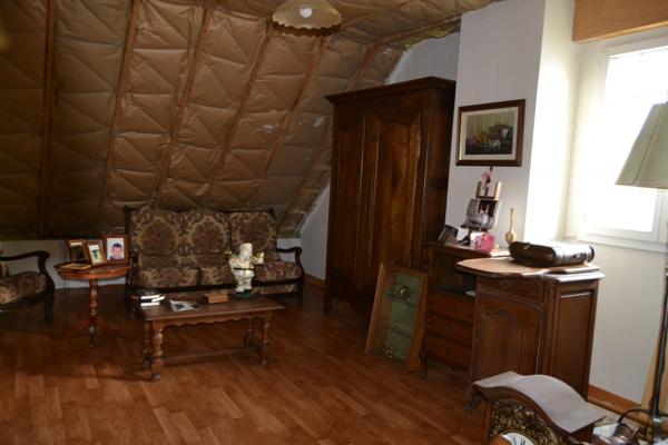 Plestin-les-Grèves (22310) Plestin les grèves bourg, maison plain pied plus étage, trois chambres, terrain clos avec garage.