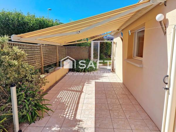 Dans une impasse, proche des commerces