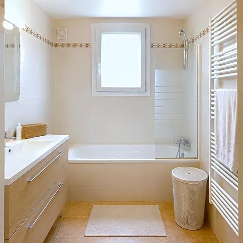 Appartement
         3 pièces
        - 60 m² Exclusivité 175 000 € *