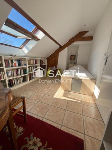 ? Maison familiale sur un vaste terrain clos et arboré ?