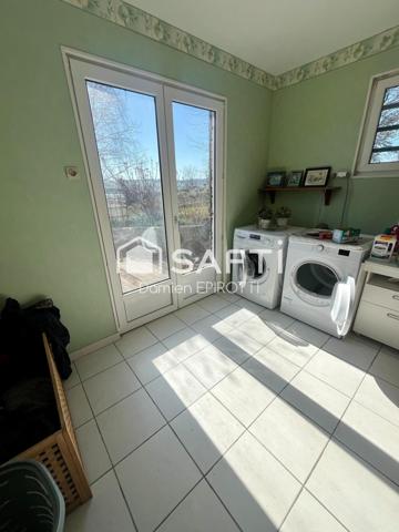 ? Maison familiale sur un vaste terrain clos et arboré ?